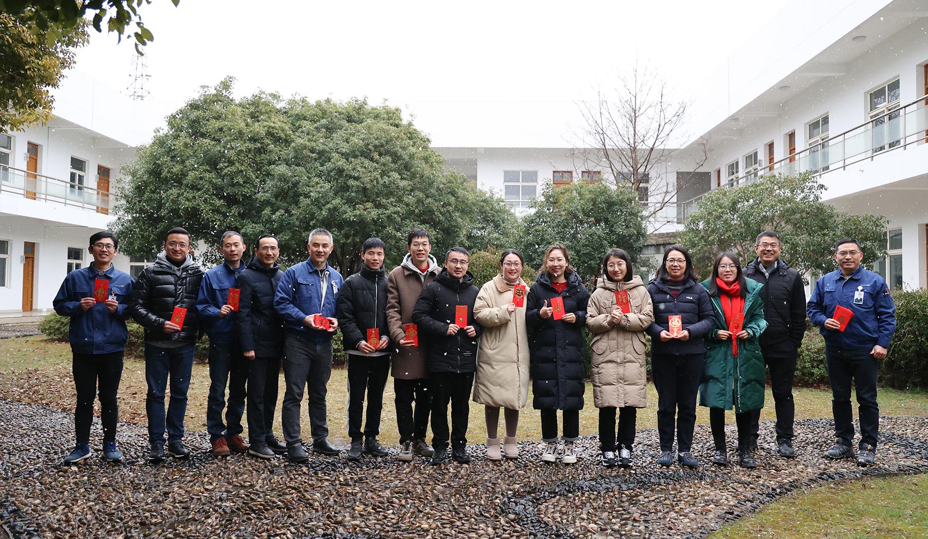 瑞雪兆豐年！虎力全開，開工大吉！